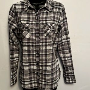 SOLD ✔️ Womens button down top!